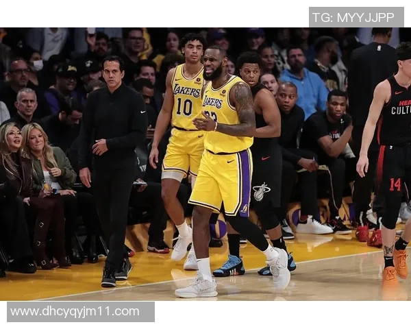 湖人对阵热火精彩视频回顾赛场瞬间与精彩时刻全记录